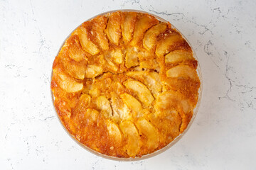 Caramelized apple cake is a delicious dessert. Turkish name; elmali kek