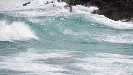 Big wave forming in the turqouise Mallorcan water