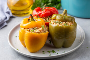 Stuffed peppers made with colorful bell peppers. A delicious stuffed pepper with bulgur and meat.