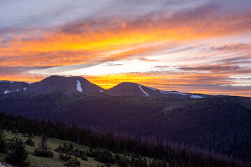 Fototapeta na wymiar Sunset in Rocky Mountains 