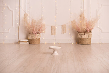 Dekorelemente zum Geburtstag. Gestaltung eines Fotostudios für Kinder- und Familienfotografie.