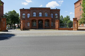 Rathenow: Ehemalige Zietenkaserne in der Bahnhofstraße. Heute befinden sich Wohnungen darin.