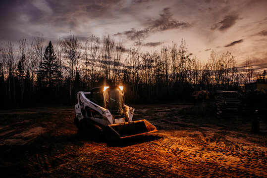 Skidsteer at dusk