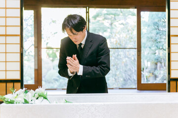納棺（花入れの儀）

