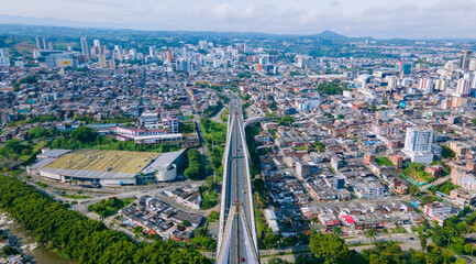 puente y ciudad urbana