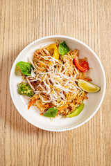 noodle with chicken and vegetables