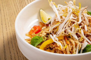 noodle with chicken and vegetables