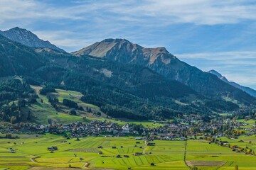 Fototapeta na wymiar Lermoos im Tiroler Außerfern vor der Kulisse der Lechtaler Alpen