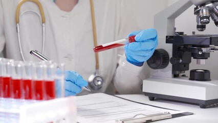 The laboratory assistant conducts tests and analysis in the laboratory. Microbiological and chemical studies.