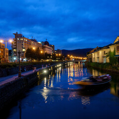 夕闇と小樽運河の夜景