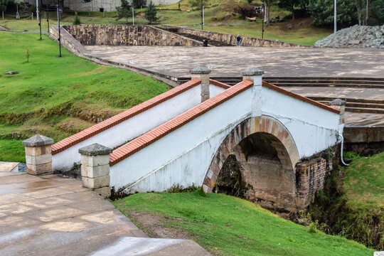 Puente de Boyac&aacute; (in English: The Bridge of Boyaca) is a small bridge located at the Bogota Tunja highway in a valley crossing Teatinos river.