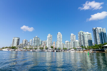 Fototapeta na wymiar Skyline of Vancouver, Canada on a warm summer day