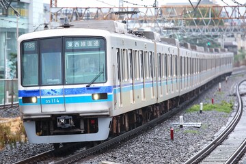 Naklejka premium 通勤電車 東京メトロ東西線05系