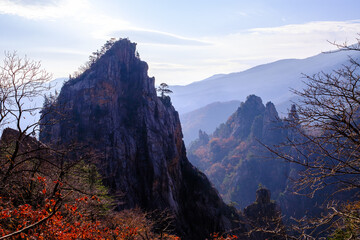 Fototapeta premium Autumn colors of Seoraksan National Park