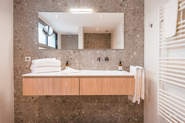 salle de bain d'une villa moderne