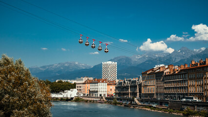 Vue de Grenoble avec le téléphérique 
