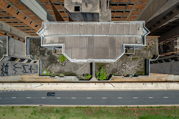 Abandoned buildings in the city of Campinas, countryside of São Paulo. Vegetation, construction...