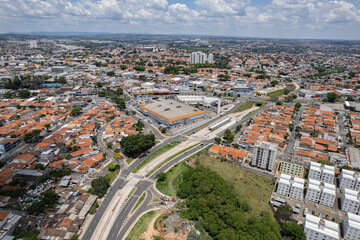 Fototapeta premium Abandoned buildings in the city of Campinas, countryside of São Paulo. Vegetation, construction debris and vehicles circulating around the residential neighborhood.