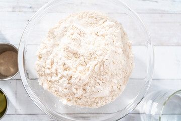 Making pizza dough