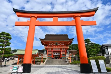 Poster 9月の京都市伏見稲荷大社の二の鳥居と楼門 © 欣也 原