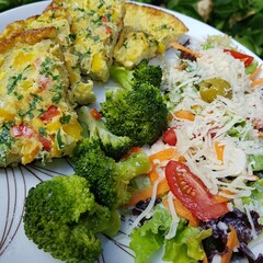 Low carbohydrate meal with omelette,  boiled brocoli and fresh salad for healthy life. Paleo food. Simple lowcarb meal.