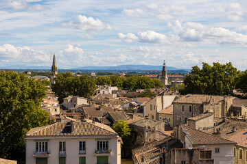 Panorama depuis le Jardin des Doms sur Avignon et les clochers des Augustins et de l'Eglise Saint-Symphorien-des-Carmes - obrazy, fototapety, plakaty