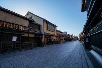 早朝で人のいない祇園 花見小路を歩く 京都市