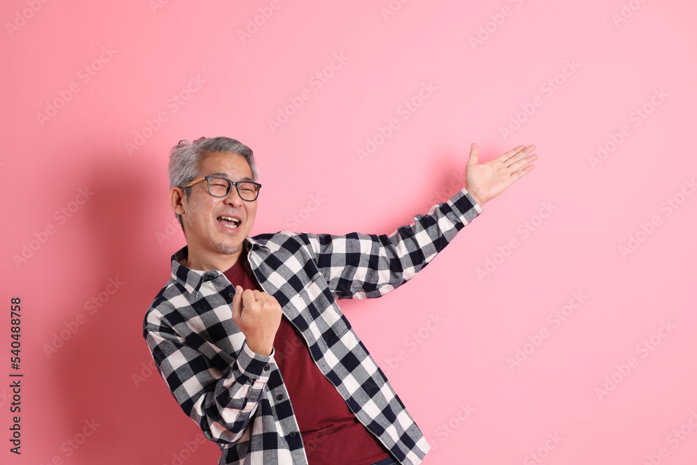 Wall mural Asian Man on Pink