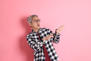 Naklejka premium Asian Man on Pink