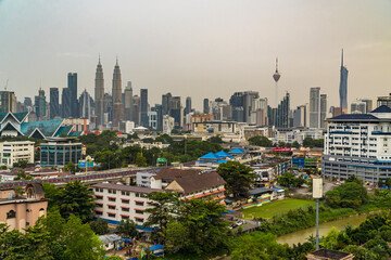 Obraz premium Cityscape of Kuala Lumpur during sunset and blue hours