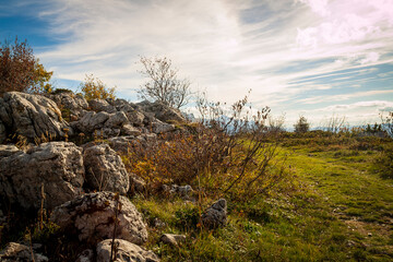 Fototapeta premium Lans En Vercors 10 2022 hiking on the heights of Lans en Vercors, discovering the vertigo of the peaks, magnificent blue sky and autumn colors