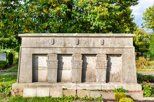 Alter Grabstein Familiengrab auf einem Friedhof in Wülfrath