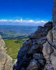 Naklejka premium Blick von Kampenwand auf Chiemsee