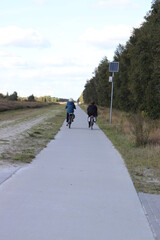 Fototapeta premium Radfahrer auf dem Fahrradweg.
