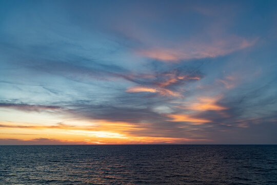 Wolkengebilde in der Abendd&auml;mmerung