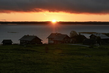 Fototapeta na wymiar Sunrise in autumn on Kizhi island