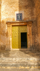 Fototapeta na wymiar Puerta de acceso y detalles de la ermita del Santo Cristo en Bocairente, Valencia - España