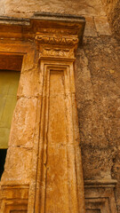 Puerta de acceso y detalles de la ermita del Santo Cristo en Bocairente, Valencia - España