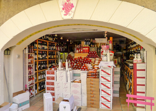 ST.TROPEZ, FRANCE - MAY 12, 2012: Small Store In The Old Town Of Saint-Tropez At Cote d`Azur, Selling Local Wine, Champagne And Liquors