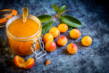 Bocal de confiture de mirabelles