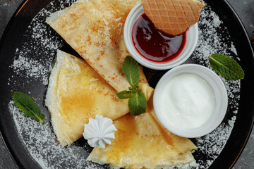 pancakes with cream
