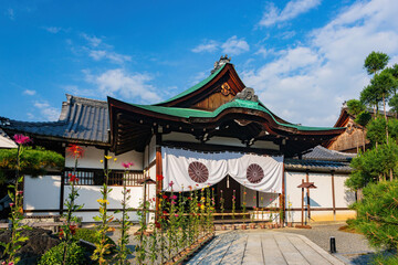Obraz premium Sunny exterior view of the Daikaku-ji