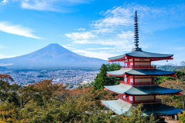 山梨県富士吉田市新倉山からの五重塔と富士山