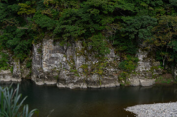 Fototapeta na wymiar 渓谷の岩壁