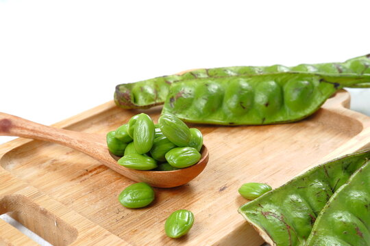 Raw Pete or Petai ,Popular Stinky Bitter Bean.In Indonesia, Malaysia and Singapore, is known as petai or petai.in Thailand, petai is known as sator or sataw, in the Philippines it is known as u'pang