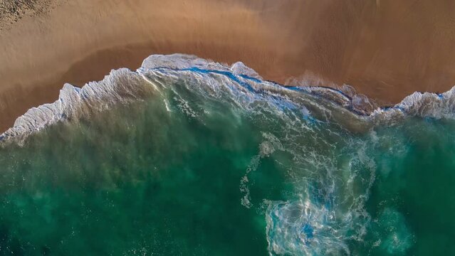 Cenital vista of the sean and the waves in litoral central de chile, quinta regi&oacute;n