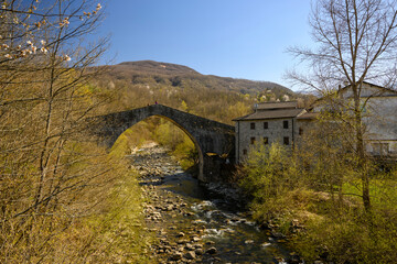 Antico ponte romanico di lugagnano