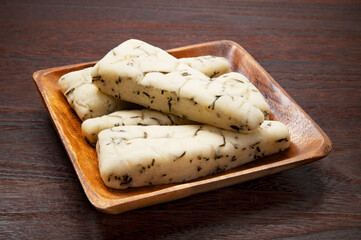 細切り昆布を練り込んだ富山のおかずパン