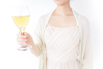 お酒を飲む女性