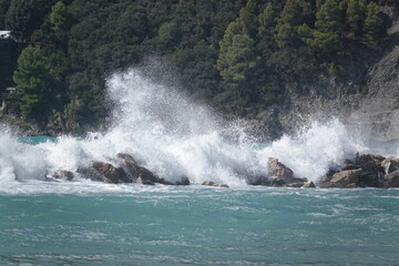 Italien Moneglia Wellen und Strand